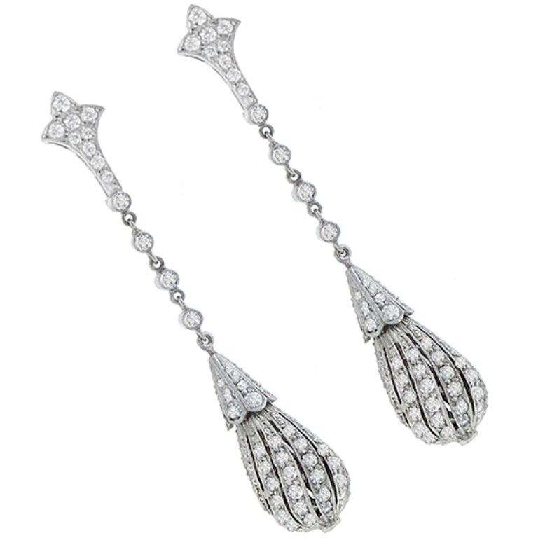 Old Mine Diamond Platinum Drop Earrings In Excellent Condition In New York, NY