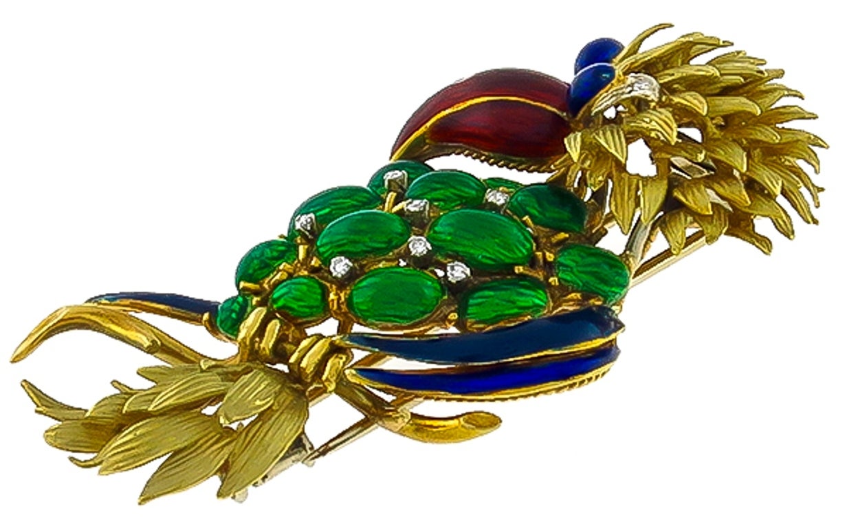 1960s Multi Color Enamel Diamond Gold Parrot Pin In New Condition For Sale In New York, NY