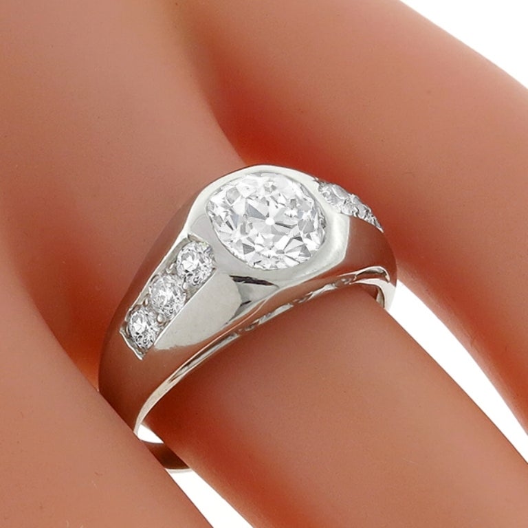 GIA 1.38 Carat Old Mine Brilliant Diamond Platinum Ring (bague en platine) Neuf - En vente à New York, NY