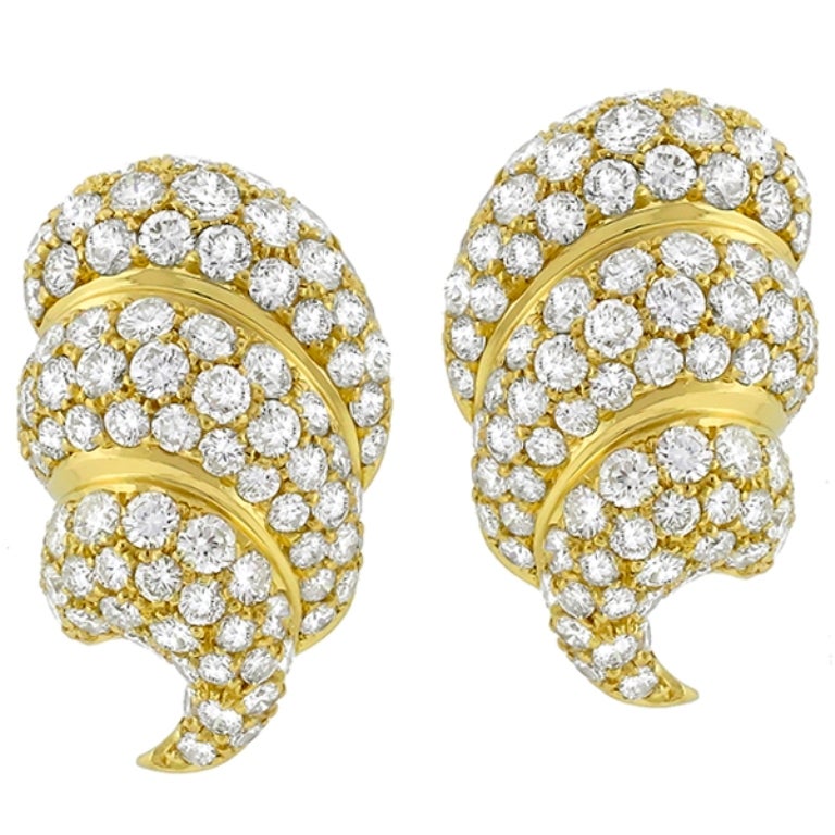 Grandes clips d'oreilles en or et diamants Pour femmes en vente