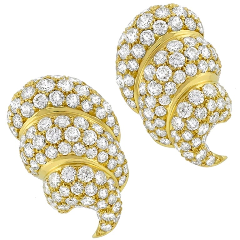 This lovely pair of 18k yellow gold earrings, feature sparkling round cut diamonds that weigh approximately 10 carat. The color of the diamonds is H with VS clarity. The earrings measure 32.5mm by 20mm and they weigh 30.4 grams.

Inventory