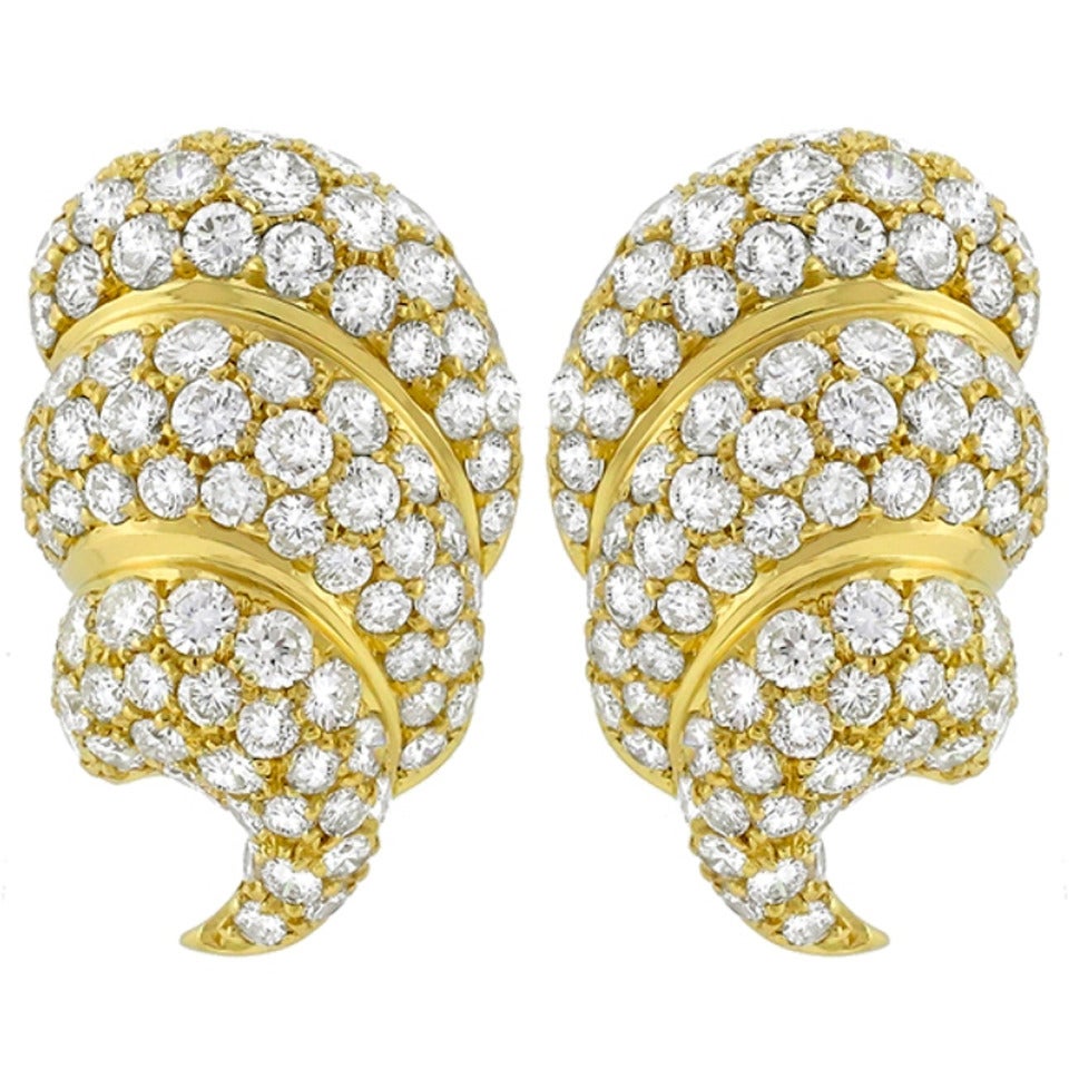 Grandes clips d'oreilles en or et diamants