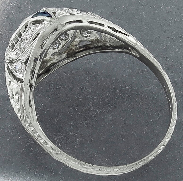 Verlobungsring aus Platin mit Saphir und Diamant im Art déco-Stil im Zustand „Neu“ im Angebot in New York, NY