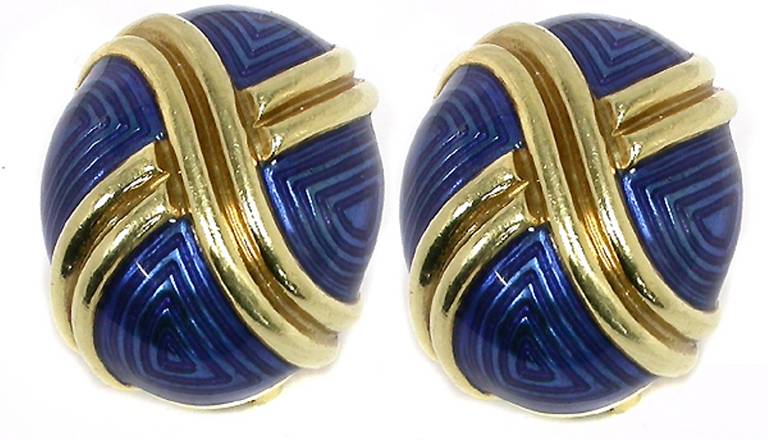 This beautiful pair of 18k yellow gold earrings features bright and dark blue enamel throughout. The omega backs are stamped 18k.

Inventory #31263PSBS