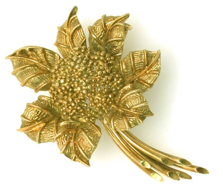 Bulgari 1960s Yellow Gold Flower Pin In Excellent Condition In New York, NY