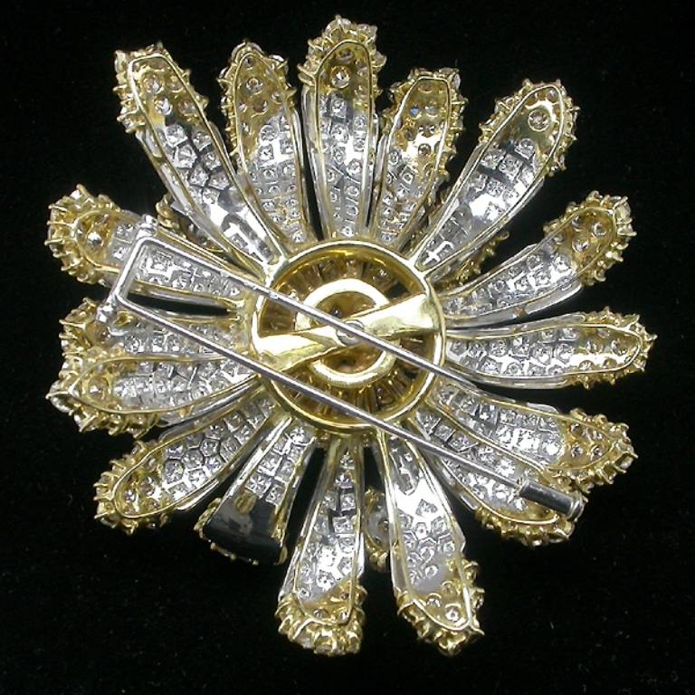 Women's 43 Carat Diamond Gold Flower Pin