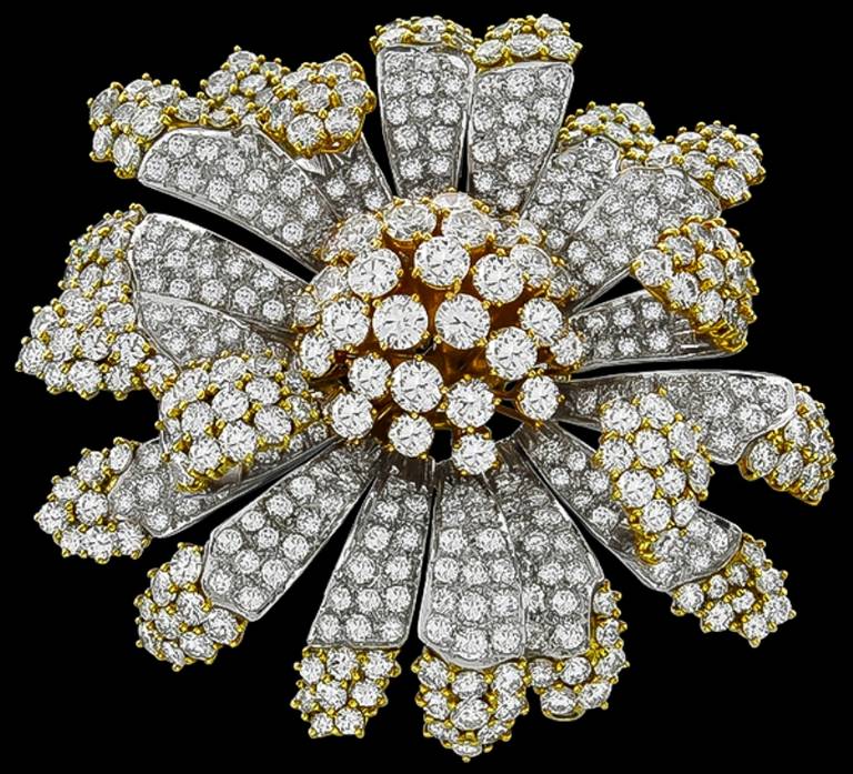 This amazing 18k gold pin features sparkling round cut diamonds weighing approximately 43 carat. The color of the diamonds is F-G with VS clarity.
It measures 2.80