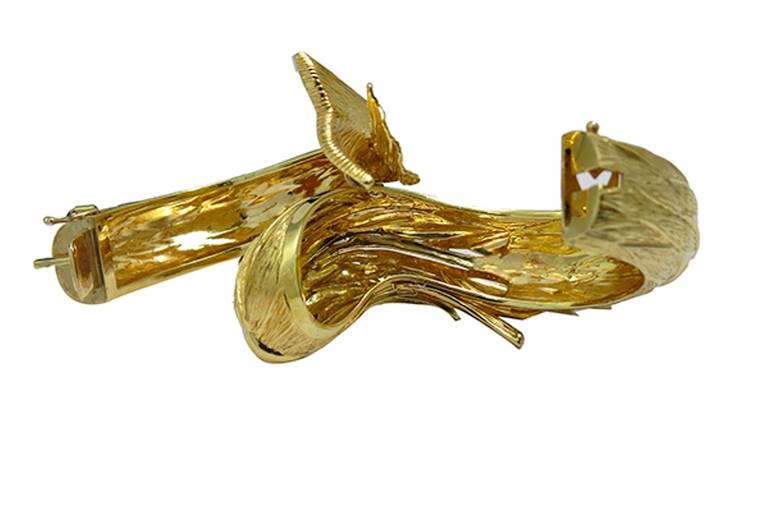 Women's 1960s Diamond Emerald Gold Fish Bangle