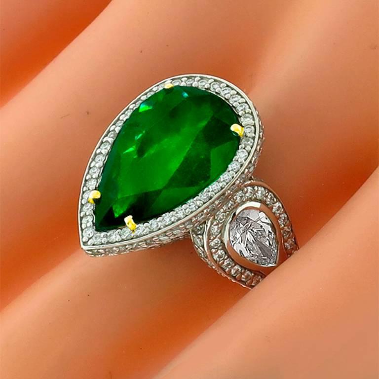Atemberaubender 3,72 Karat Smaragd-Diamant-Goldring im Zustand „Neu“ im Angebot in New York, NY