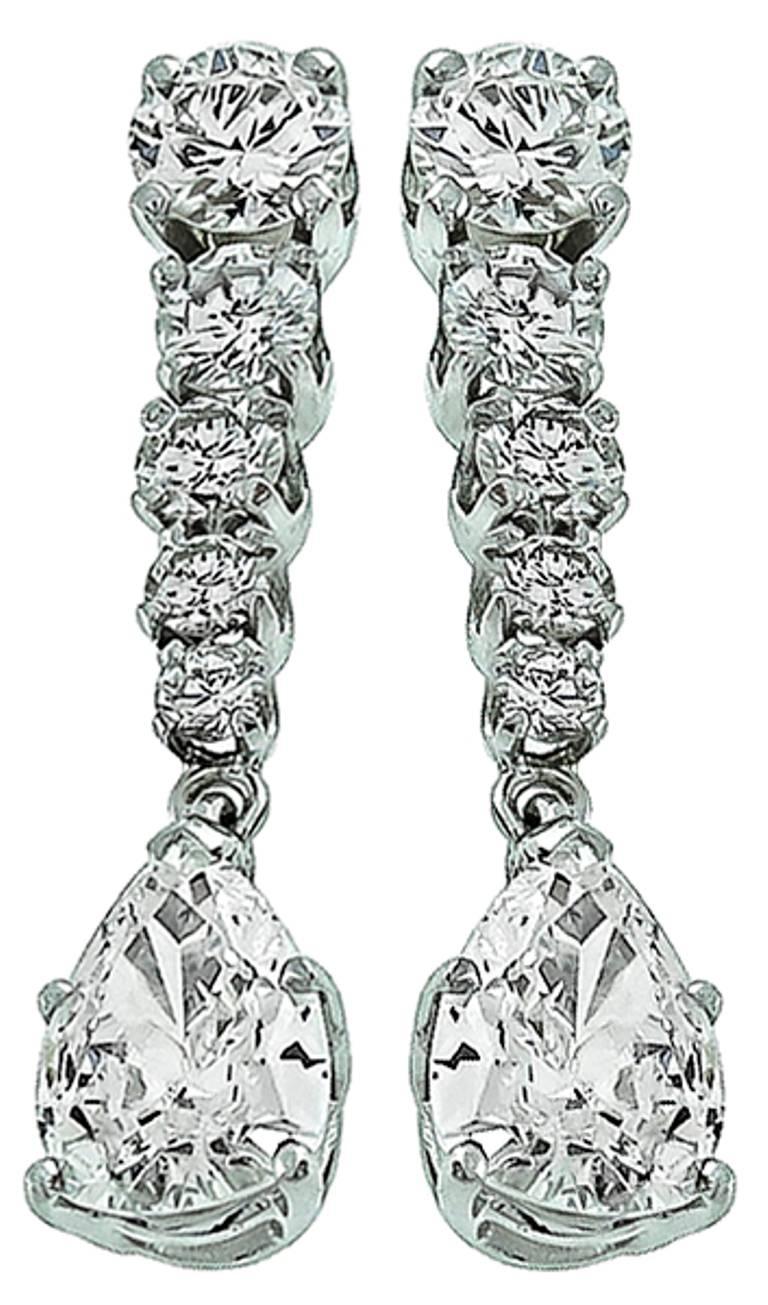 Charming Diamond Gold Drop Earrings In New Condition For Sale In New York, NY