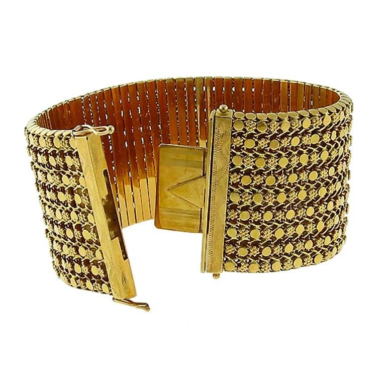 1940s Wide Retro Gold Bracelet In Excellent Condition In New York, NY