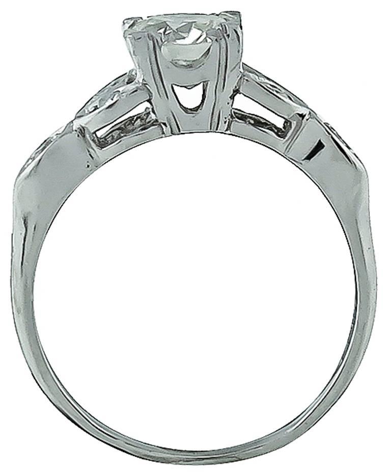 Incantevole anello di fidanzamento in platino con diamante da 0,90 carati In condizioni Nuovo in vendita a New York, NY