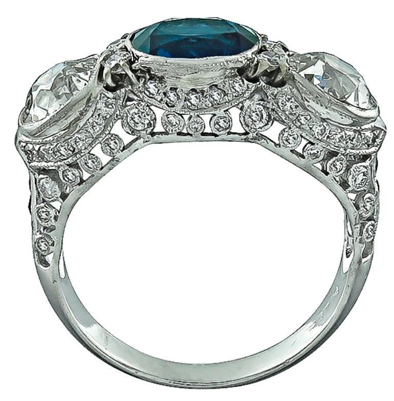 Anello a tre pietre in platino con diamante e zaffiro In condizioni Nuovo in vendita a New York, NY