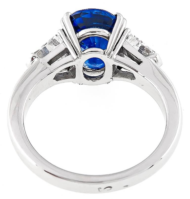 Oval Cut Amazing 4.04 Carat Natural Sapphire Diamond Platinum Engagement Ring For Sale