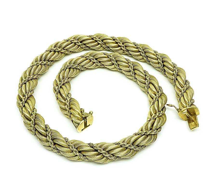 Si tratta di una splendida collana a corda in oro giallo 18 carati di Tiffany & Co. La collana misura 16 pollici di lunghezza e 11 mm di larghezza. La collana è firmata Tiffany & Co. ITALIA 18K e pesa 89,6 grammi.