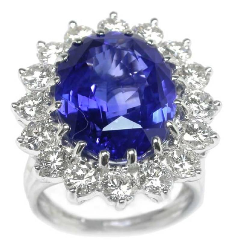 Round Cut Enticing 10.35 Carat Natural Sapphire Diamond Gold Engagement Ring For Sale