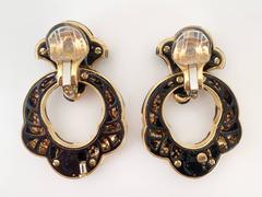 Circa 1980  Orecchini a clip con smalto nero e diamanti bianchi in oro 18 carati - Marina B.