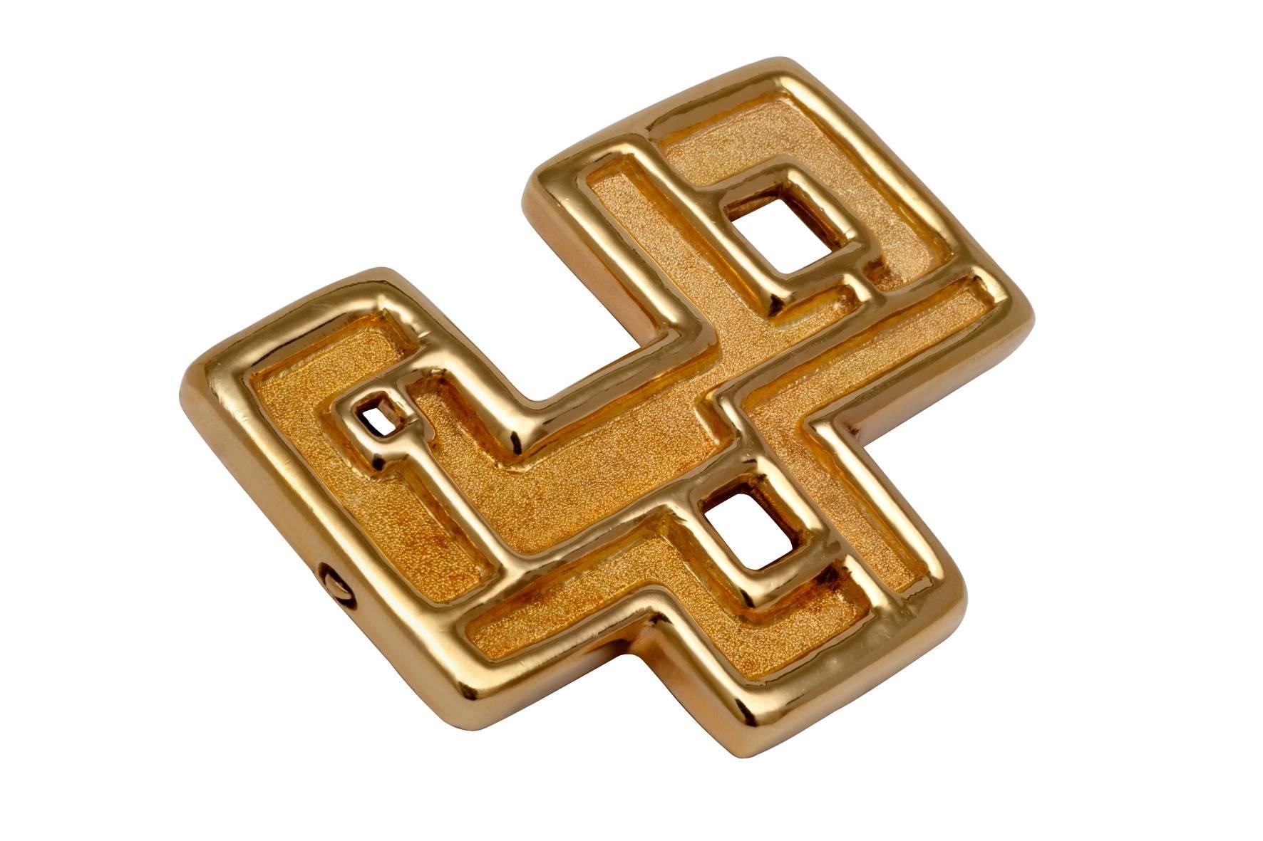 A modernist Gold brooch designed by the famous brazilian garden designer Roberto Burle Marx
Size: 5.7 x 2.8 cm
Signed Burle Marx

Haroldo Burle Marx was one of the greatest brazilian jewelry designer between the 60s and 80s.His handcrafted jewels