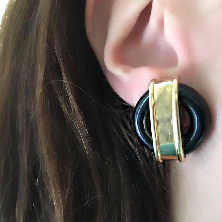 Circa 1970 Pair of 18 Karat Gold Onyx  Earrings Cartier by Aldo Cipullo In Excellent Condition For Sale In London, GB