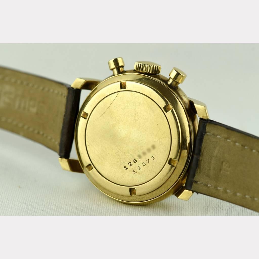 Classic Universal Geneva Gold Compax Chronograph Waterproof, 1940s For Sale 2