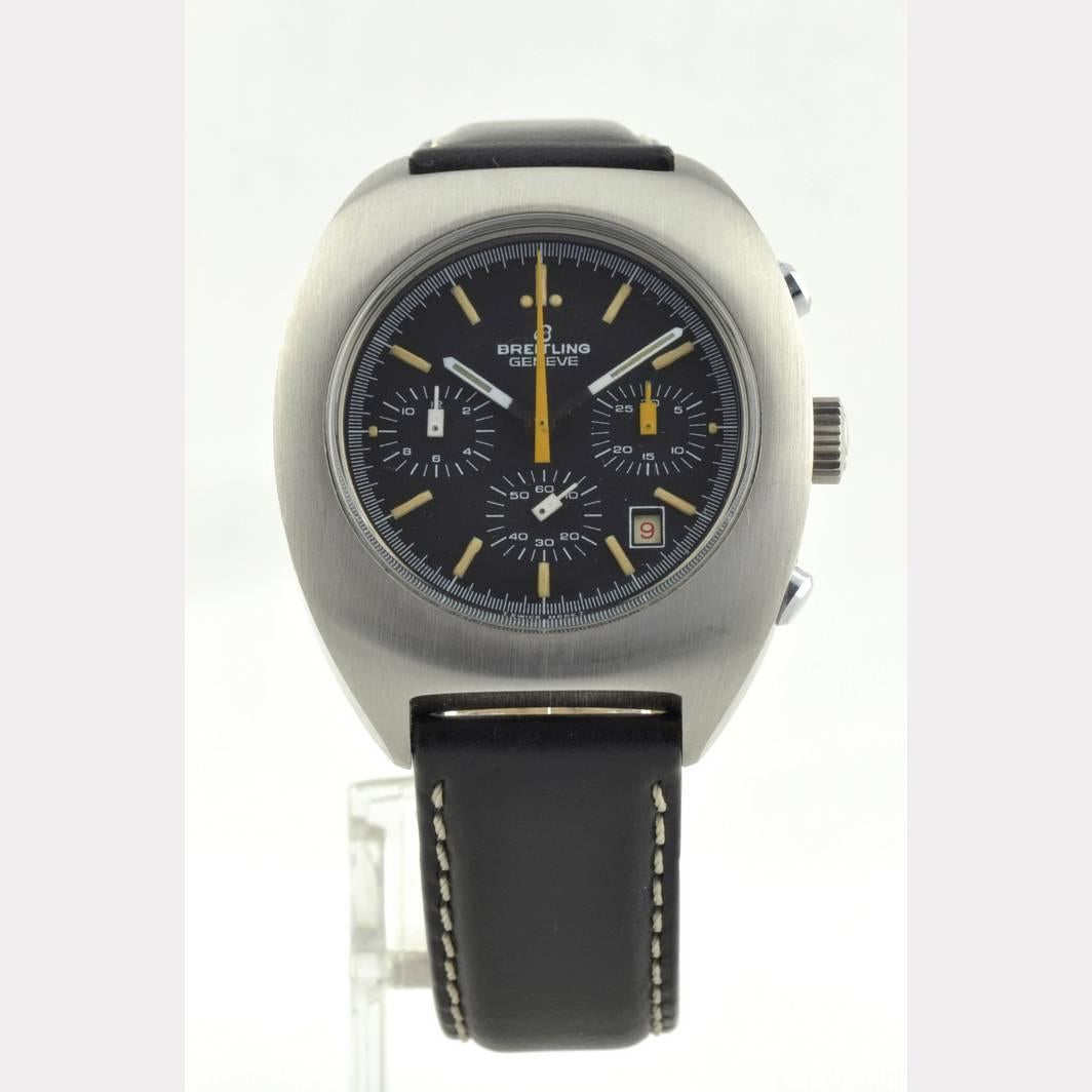An unused chronograph by Breitling, new old Stock. This watch was never been worn and is thus in excellent, like new condition with only very few signs of use, only visible under a loop.
The typical contemporary, cushion-shaped brushed stainless