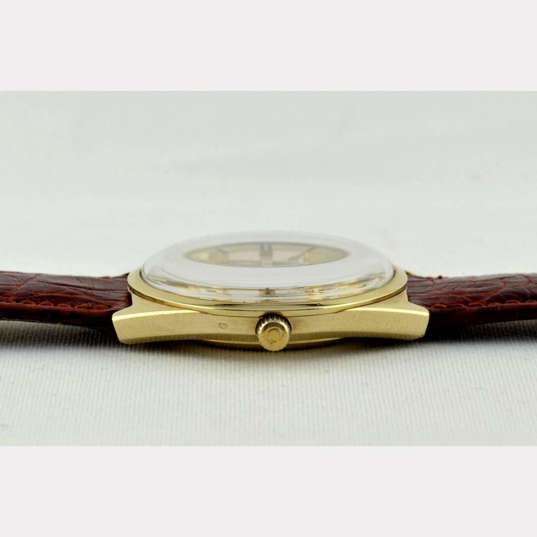 Omega Yellow Gold Constellation Automatic Wristwatch, 1969 In Excellent Condition In Berlin, DE