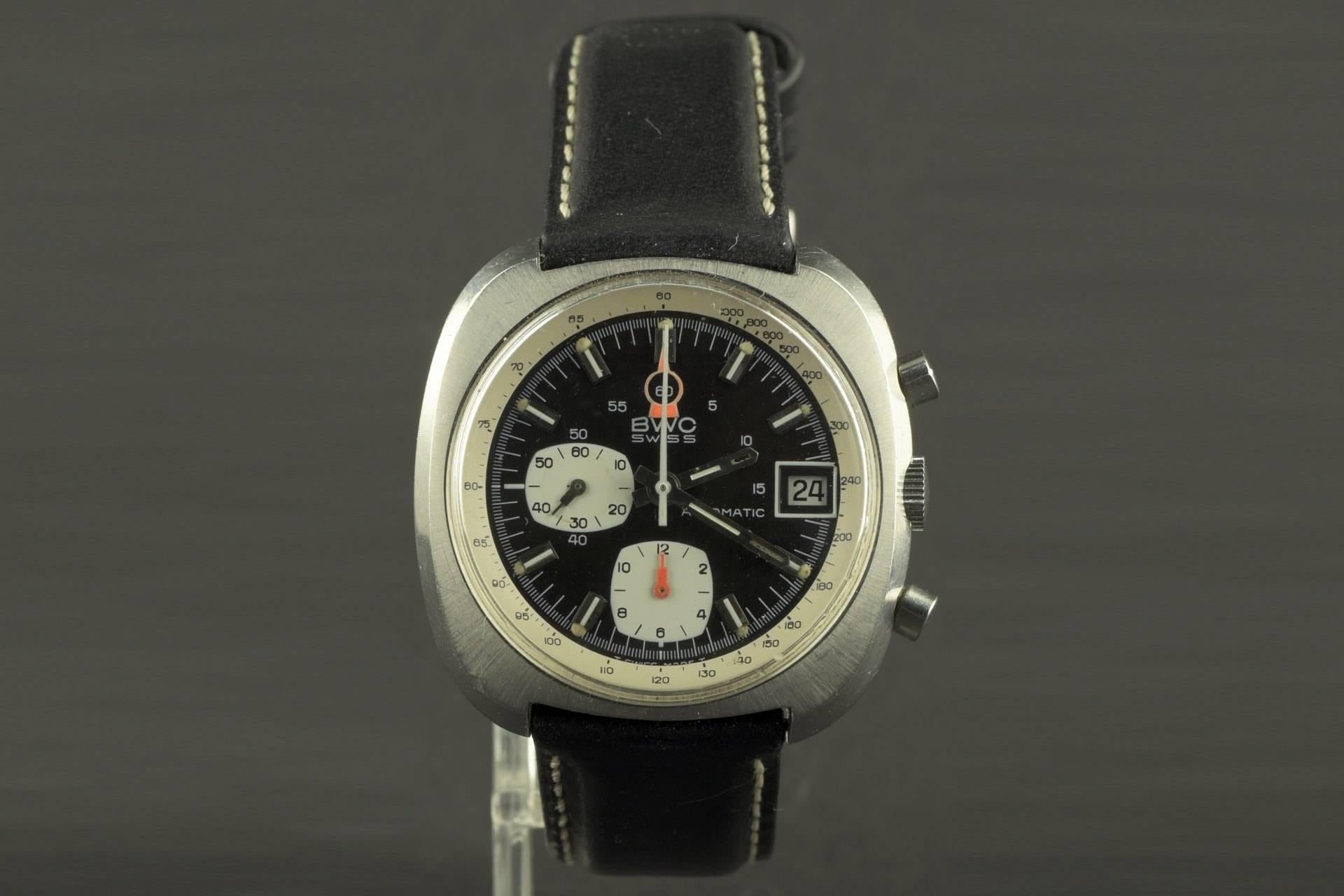 Ein klassischer Automatik-Chronograph mit Datum aus der Schweiz! Mit Datum und markantem 70er-Jahre-Edelstahlgehäuse, versehen mit dem Qualitätsuhrwerk LEMANIA Kal. 1340. Insgesamt guter Zustand!
Zweiteiliges Gehäuse mit Besatzung aus rostfreiem