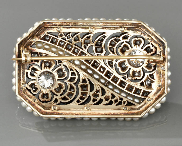 Early 20th Century Blue Enamel Pearl Diamond Gold Brooch In Excellent Condition For Sale In Lisbon, PT