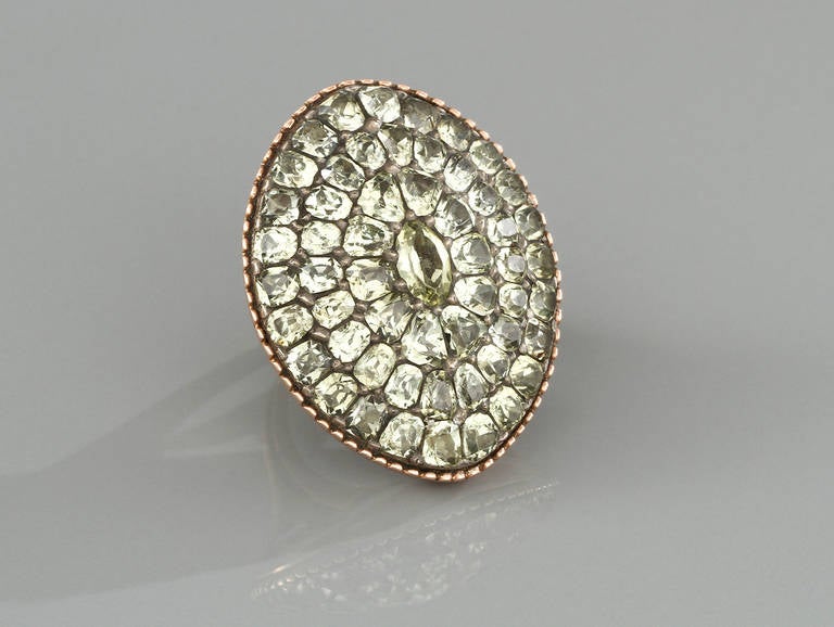 A Portuguese late 18th century gold and chrysoberyl (chrysolite) ring of considerable size.

Measurements: 4,5 x 3,5 cm

Ring size: US 6 / UK M

Unmarked