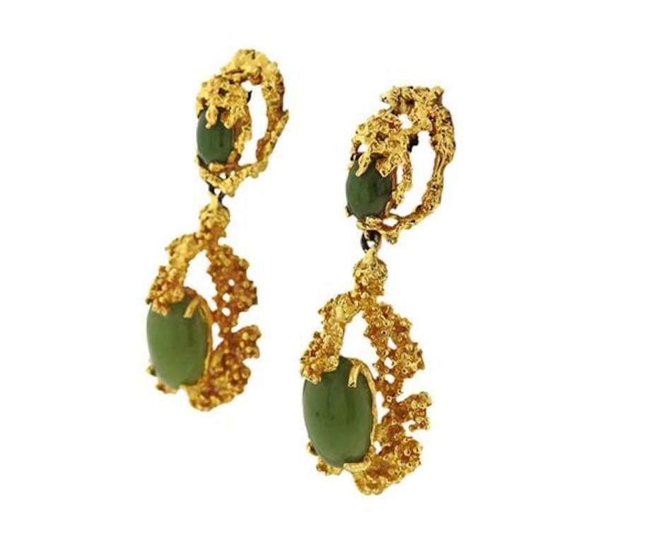 Striking estate 1970s green jade cabochon 14k gold free form dangle earrings.  Statement making earrings with beautiful olive green jade stones.  The earrings measure 48mm long x 21mm wide.  Marked 14k with a weight of 20.5 grams.

