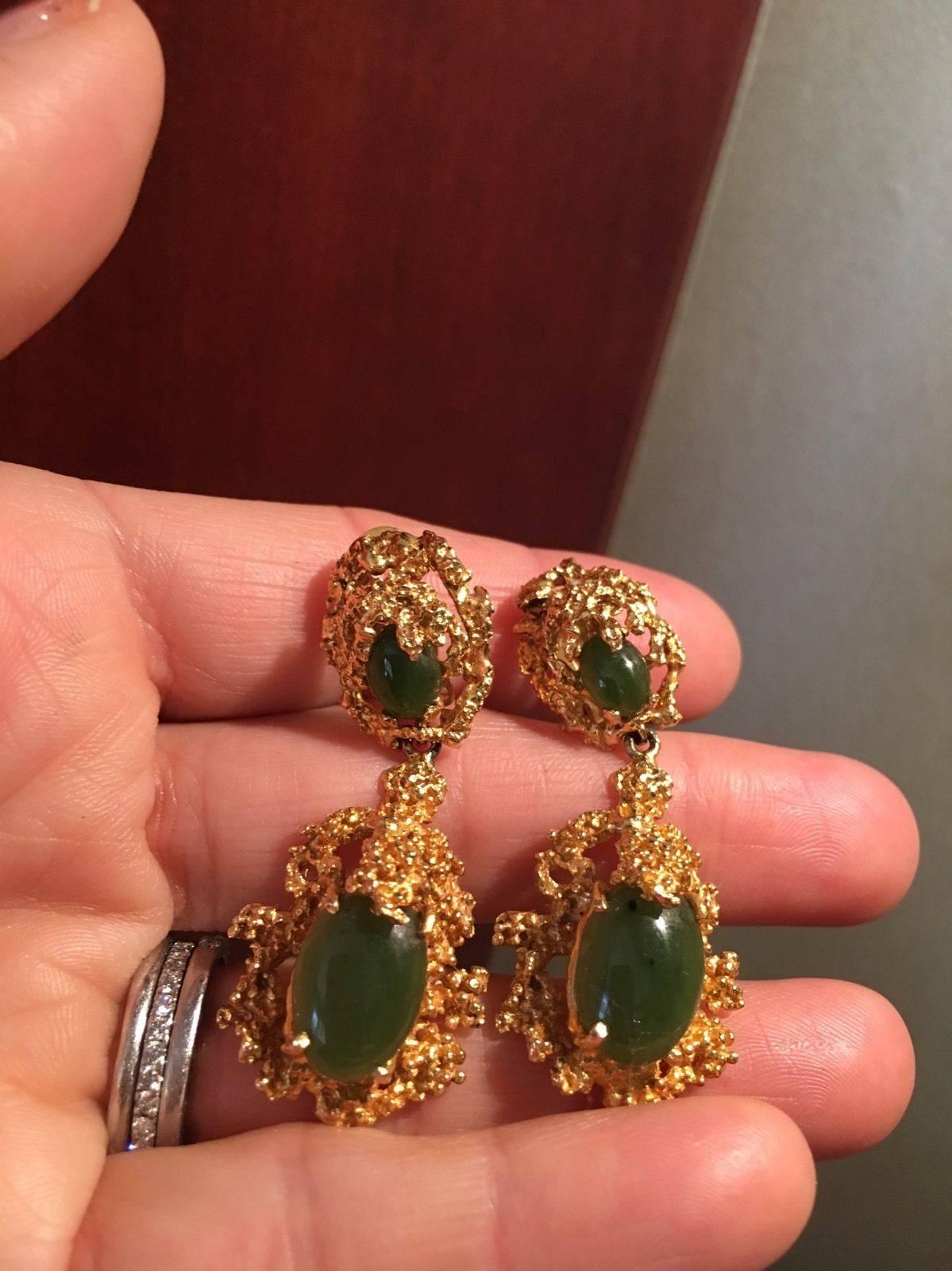 1970s Green Jade Cabochon Gold Free-Form Dangle Clip Earrings 2