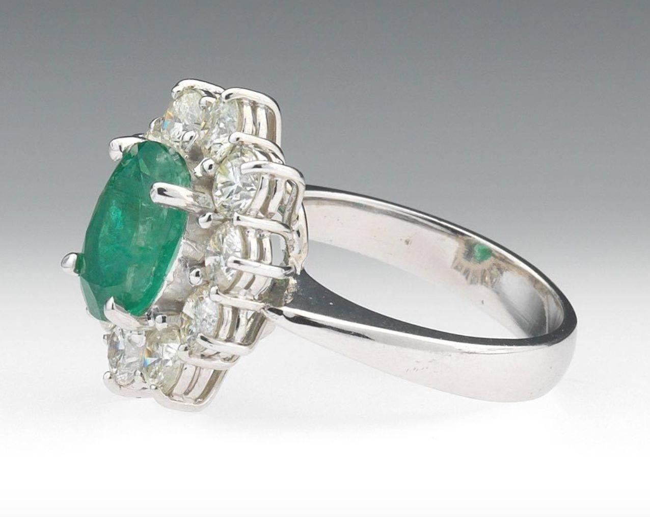 Women's 1950s Stunning Emerald and 2.0 Carat Diamonds Gold Cocktail Ring