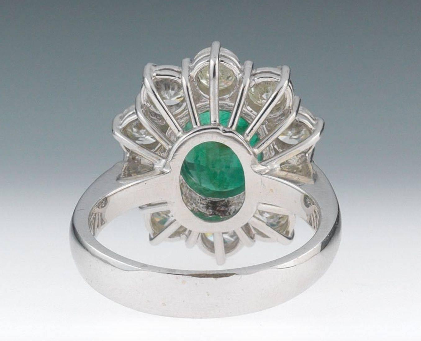 1950s Stunning Emerald and 2.0 Carat Diamonds Gold Cocktail Ring 1