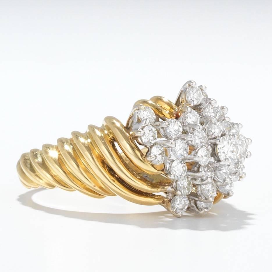 Women's Elegant Hammerman Brothers 1.40 Carat Diamonds Gold Cluster Cocktail Ring