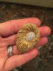 Carvin French 1.75 Carat Diamond 18k Gold Brooch