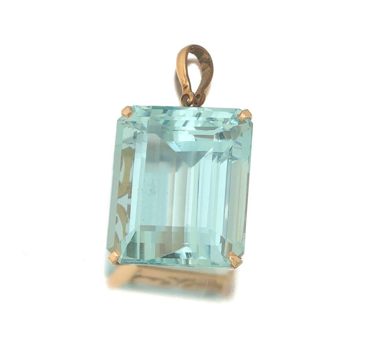 Art Deco VS Clarity Emerald Cut 39 Carat Aquamarine 14 Karat Gold Pendant 1
