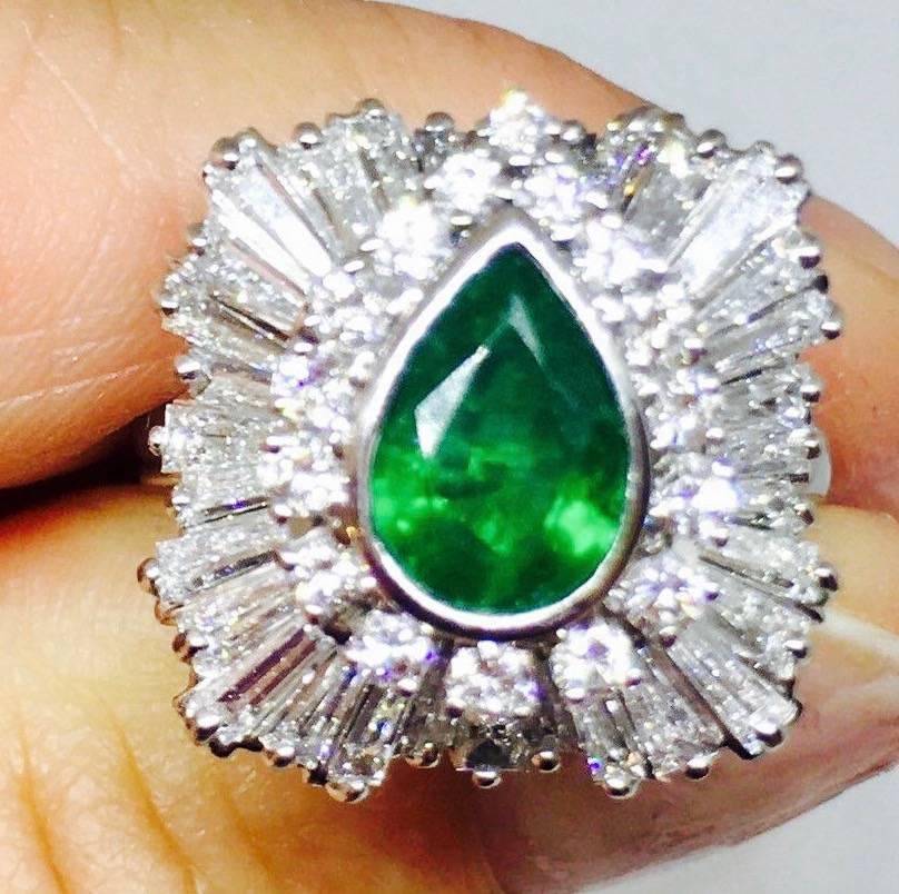 Pear Cut 1950s 4.13 Carat Platinum Emerald VS Diamond Ballerina Ring Convertible Pendant  For Sale