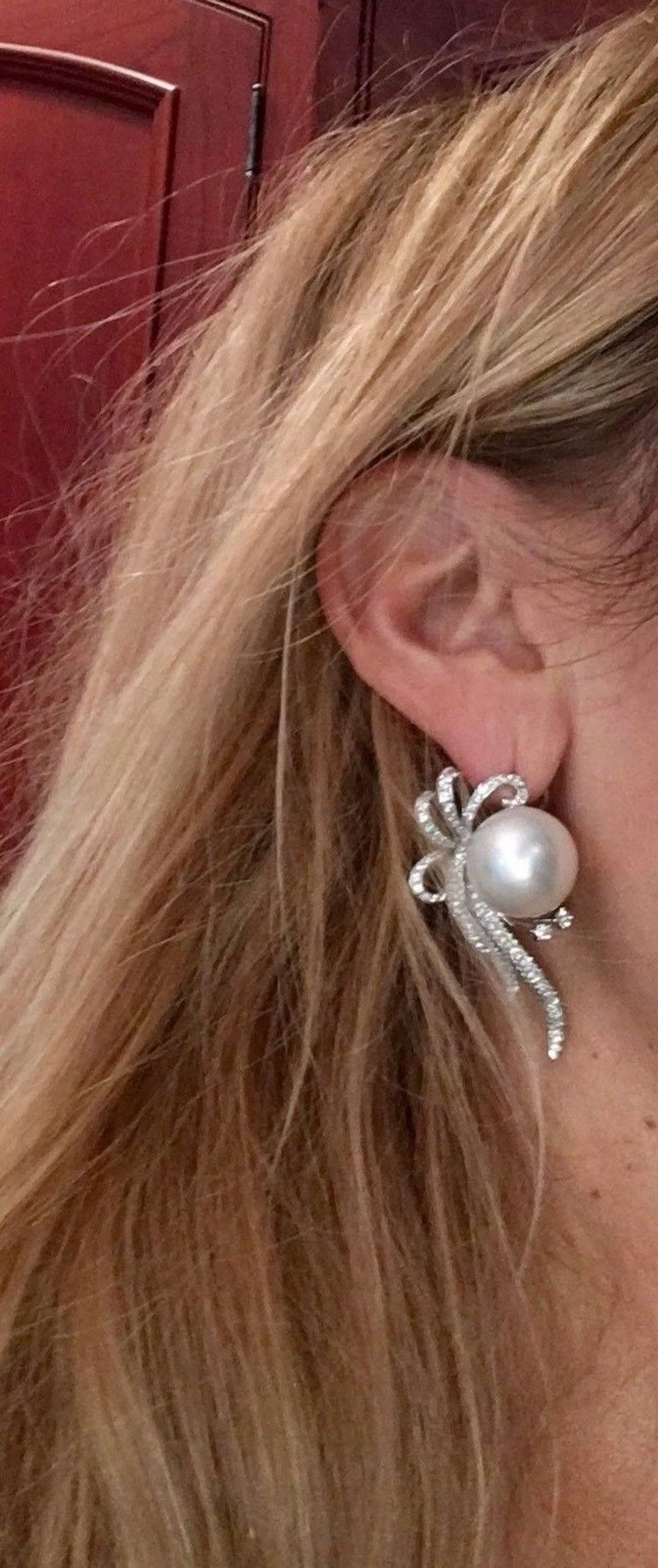 Stunning 18 Karat Gold 3.56 Carat Diamond Cultured Pearl Earrings In Excellent Condition In Shaker Heights, OH