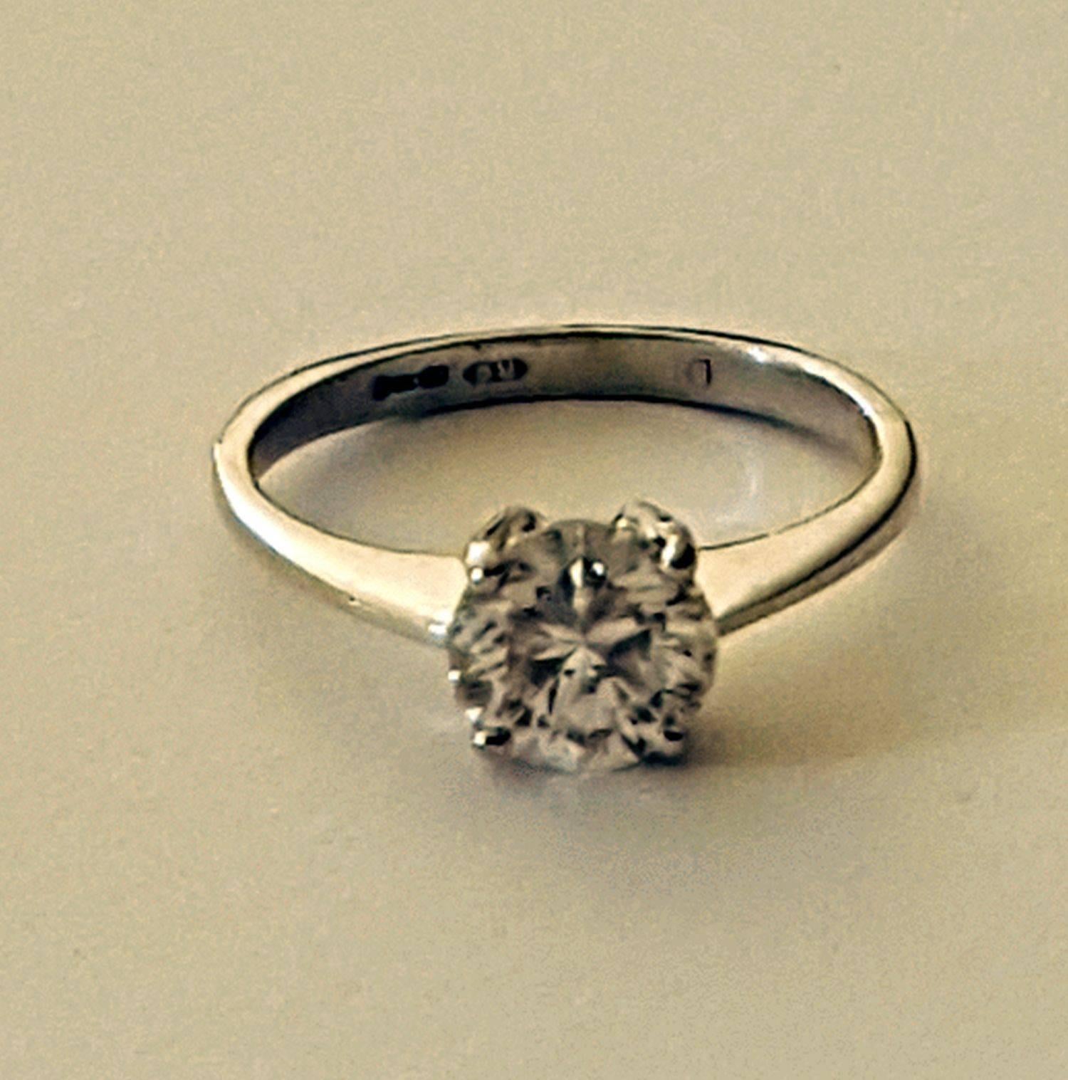 Lovely simple 1 ct solitaire diamond ring.  The round brilliant diamond is H colour and SI1 clarity.  The ring is a simple 4 prong setting that is classic and elegant.  The ring is size J UK and size 4 3/4 USA.  The ring is 18 ct white gold and