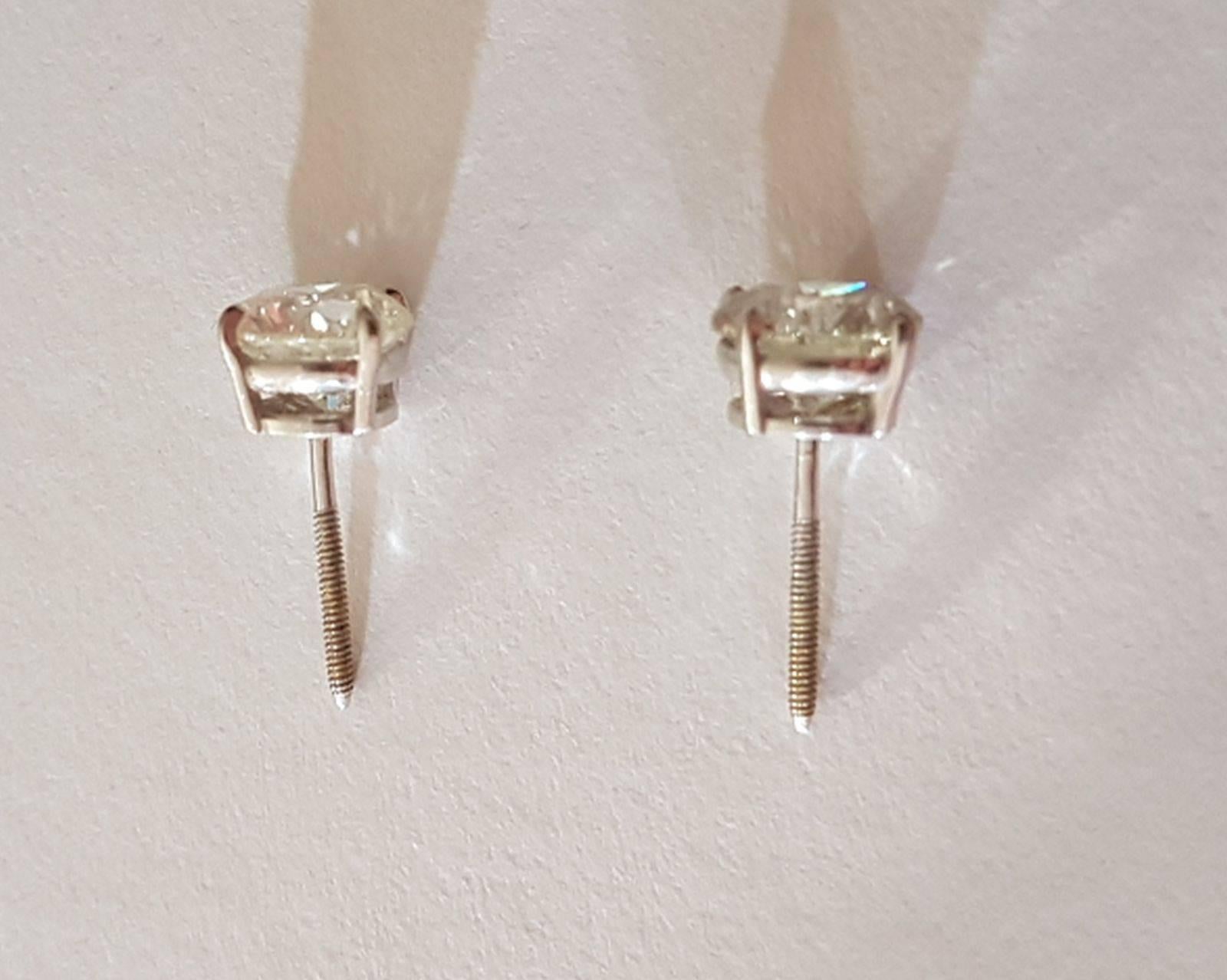Lovely simple diamond earstuds.   The diamonds are a great size to make a statement.  Just under half a carat in each ear stud.  J colour SI2 - clean to the naked eye with lots of sparkle and lovely and white when worn.

Set in 18 ct white gold with