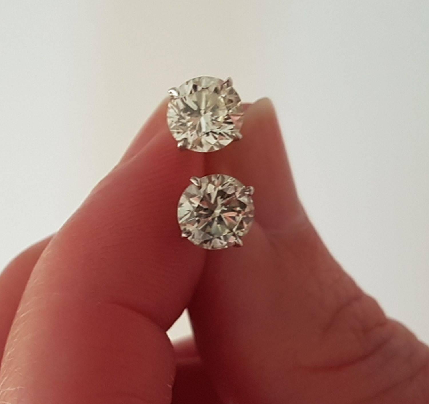 Stunning Solitaire Diamond Earrings Approx 2.8 Carat Total Studs In Excellent Condition In Inverness, GB