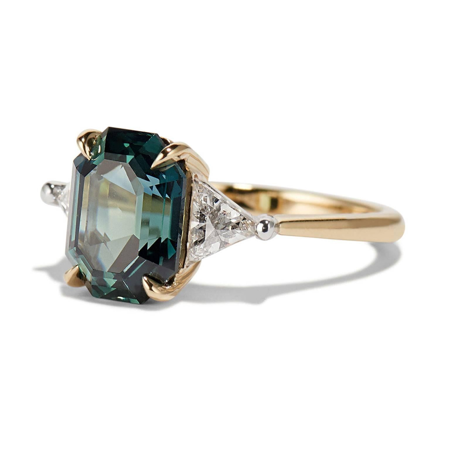 A new star is born! Everybody loves MARNI. the mesmerising depth of blue green in this perfectly cut sapphire lit up by the sparkliest diamonds will charm you with every little move. All your dreams come true in this large version of the ring which