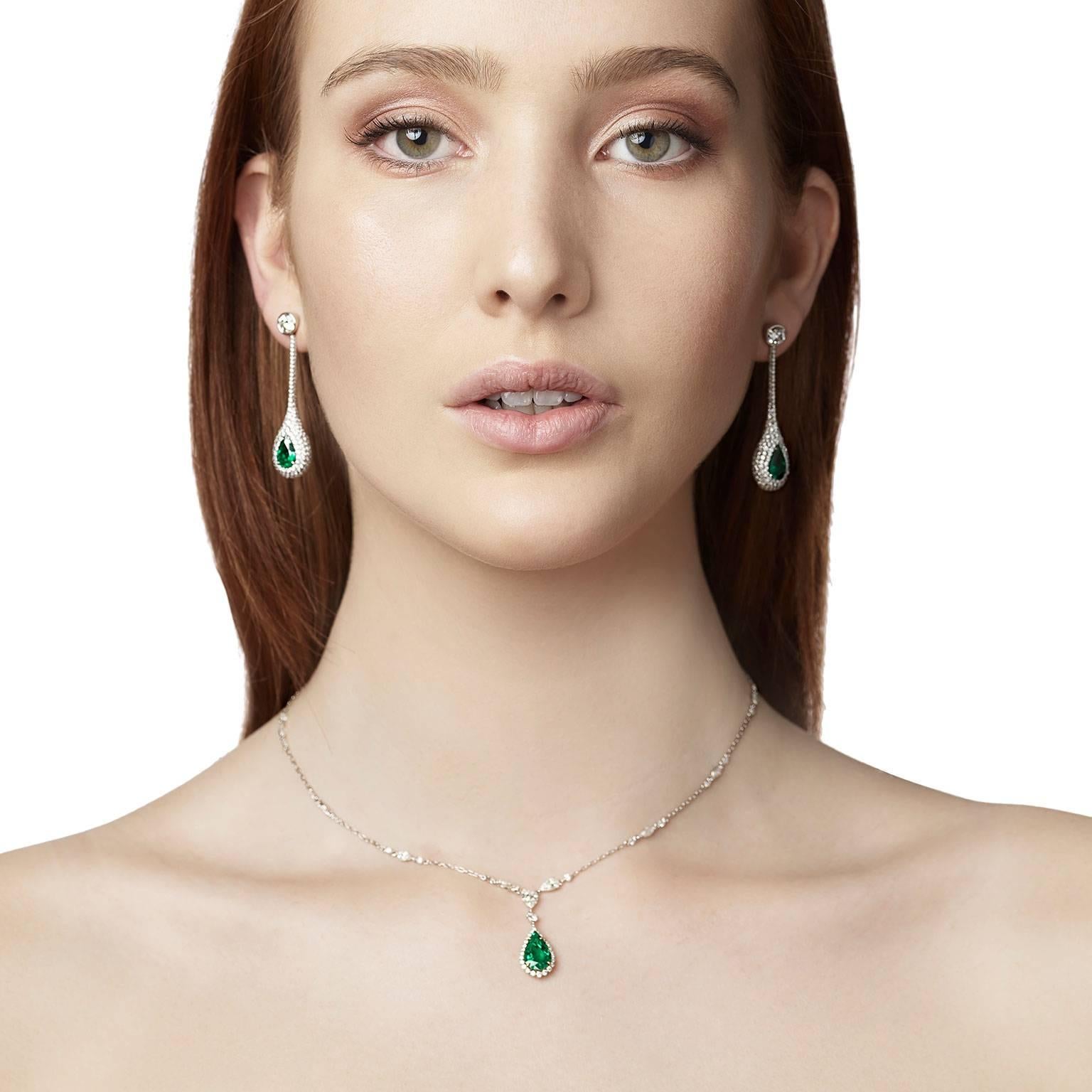 Modern  Cushla Whiting GIA cert. 1.89 ct Muzo Emerald and Diamond Pear Pendant Necklace For Sale