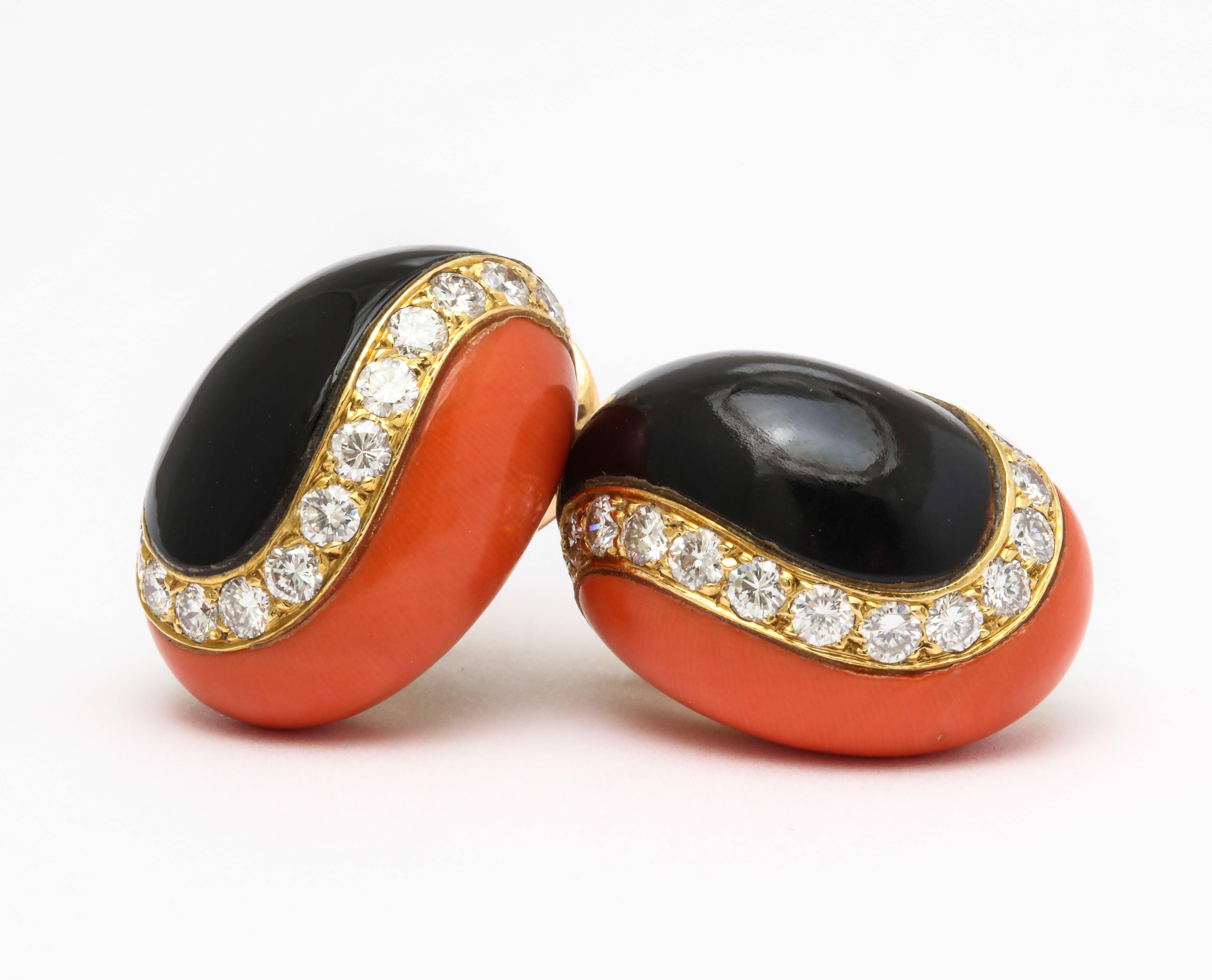 Vintage Van Cleef & Arpels Paris Coral Onyx Diamond Earrings and Ring In Good Condition In New York, NY