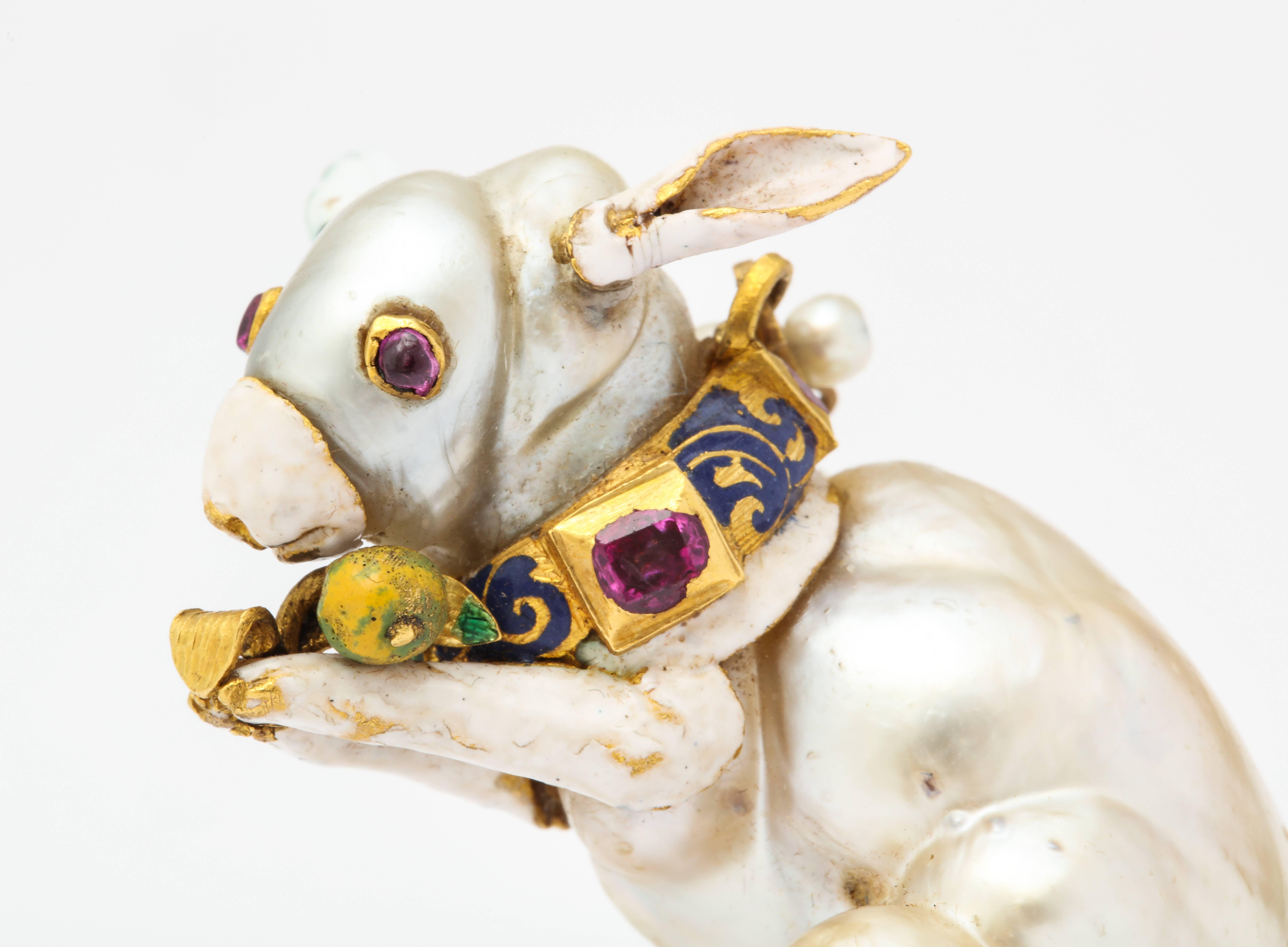 19th Century Renaissance Revival Natural Pearl Gold Rabbit Pendant In Good Condition For Sale In New York, NY