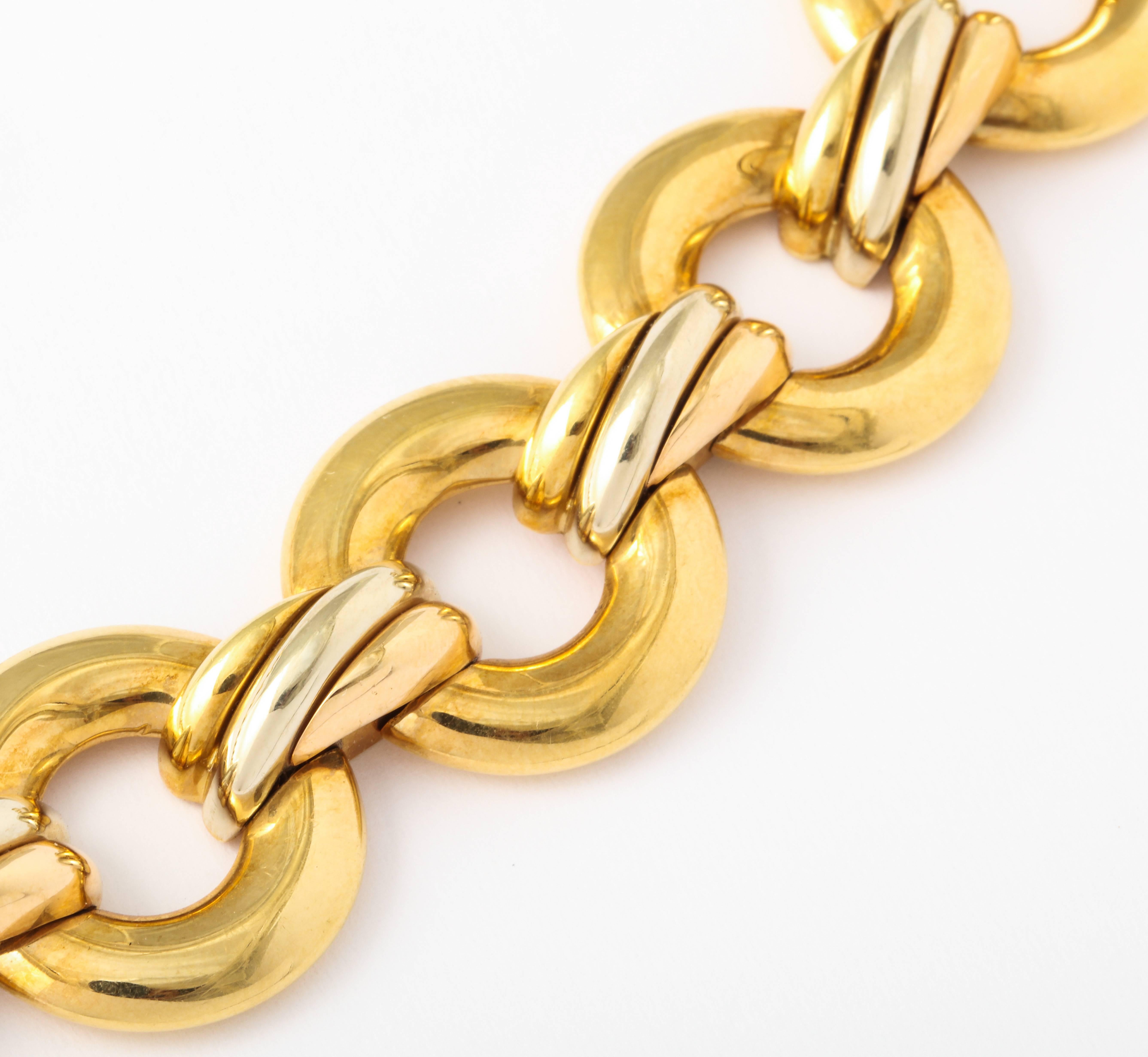 Cartier Gold Link Necklace

Signed, hallmarked and serial numbered.

Made in 1996

18 Karat Yellow gold