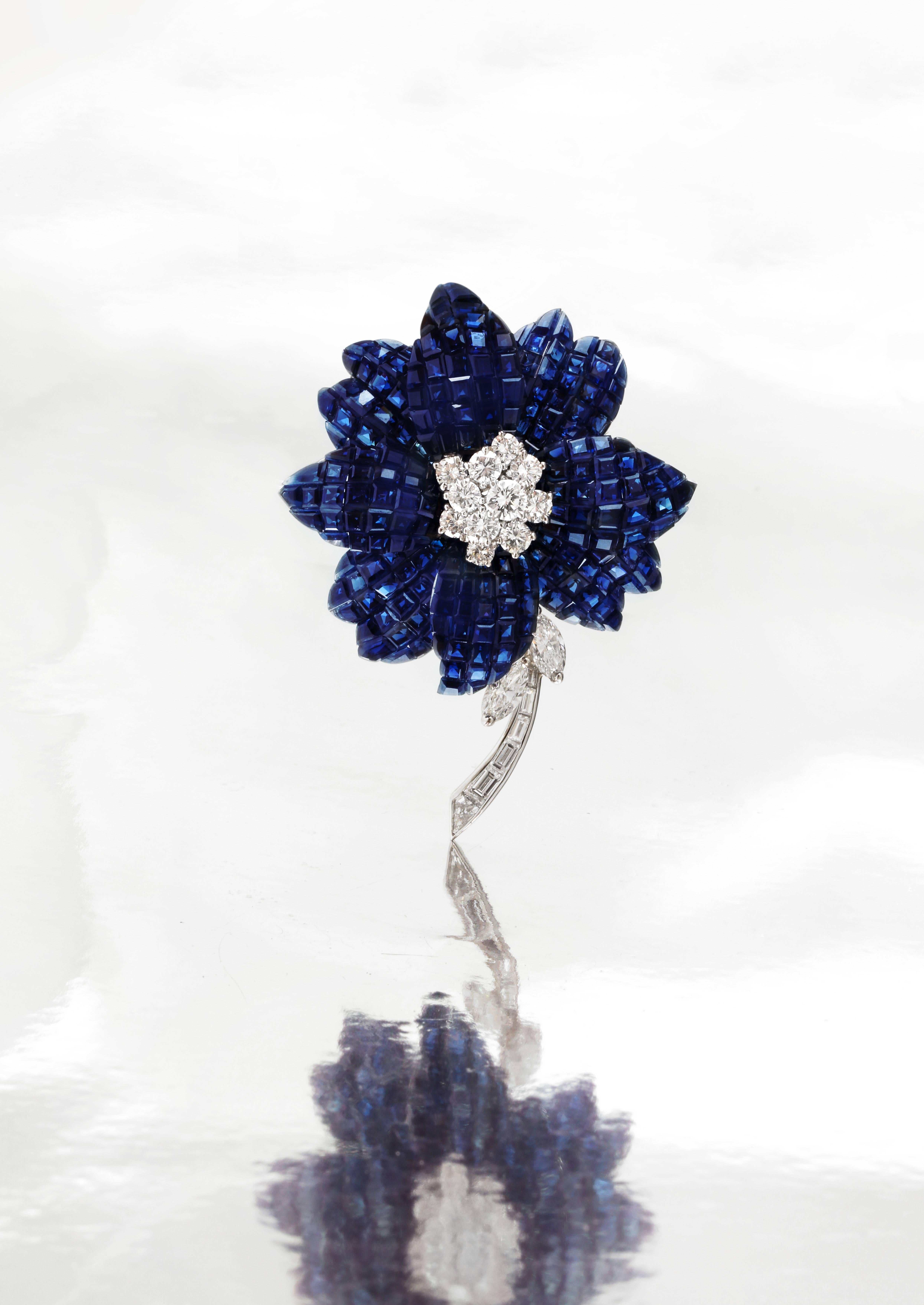 Van Cleef & Arpels Mystery Set Sapphire and Diamond Brooch and Earrings Set In Good Condition In New York, NY