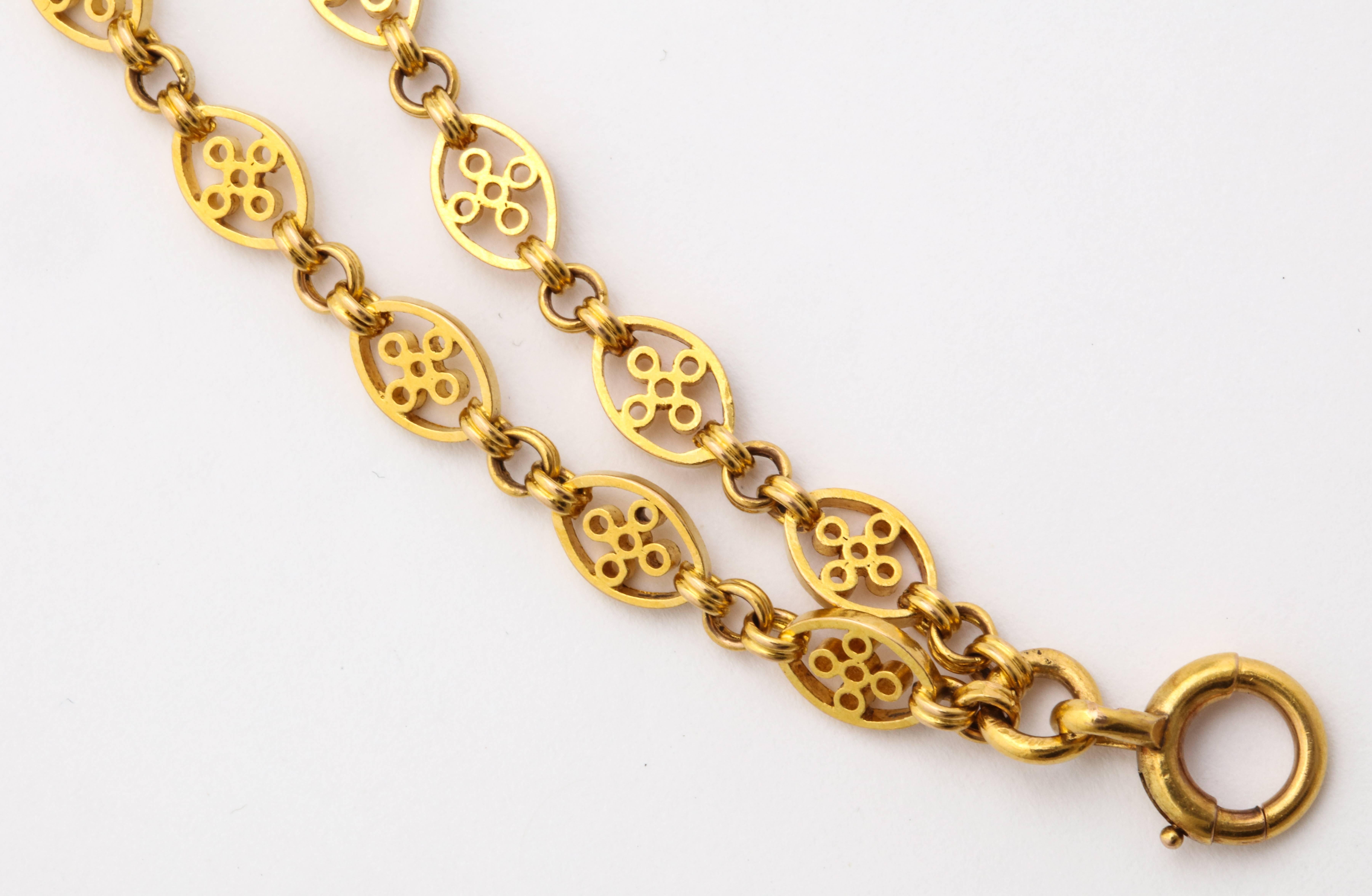 A very fine Art Deco French gold filigree Chain

18 karat gold

French marks

Made in France circa 1920

Very impressive 54 inch length