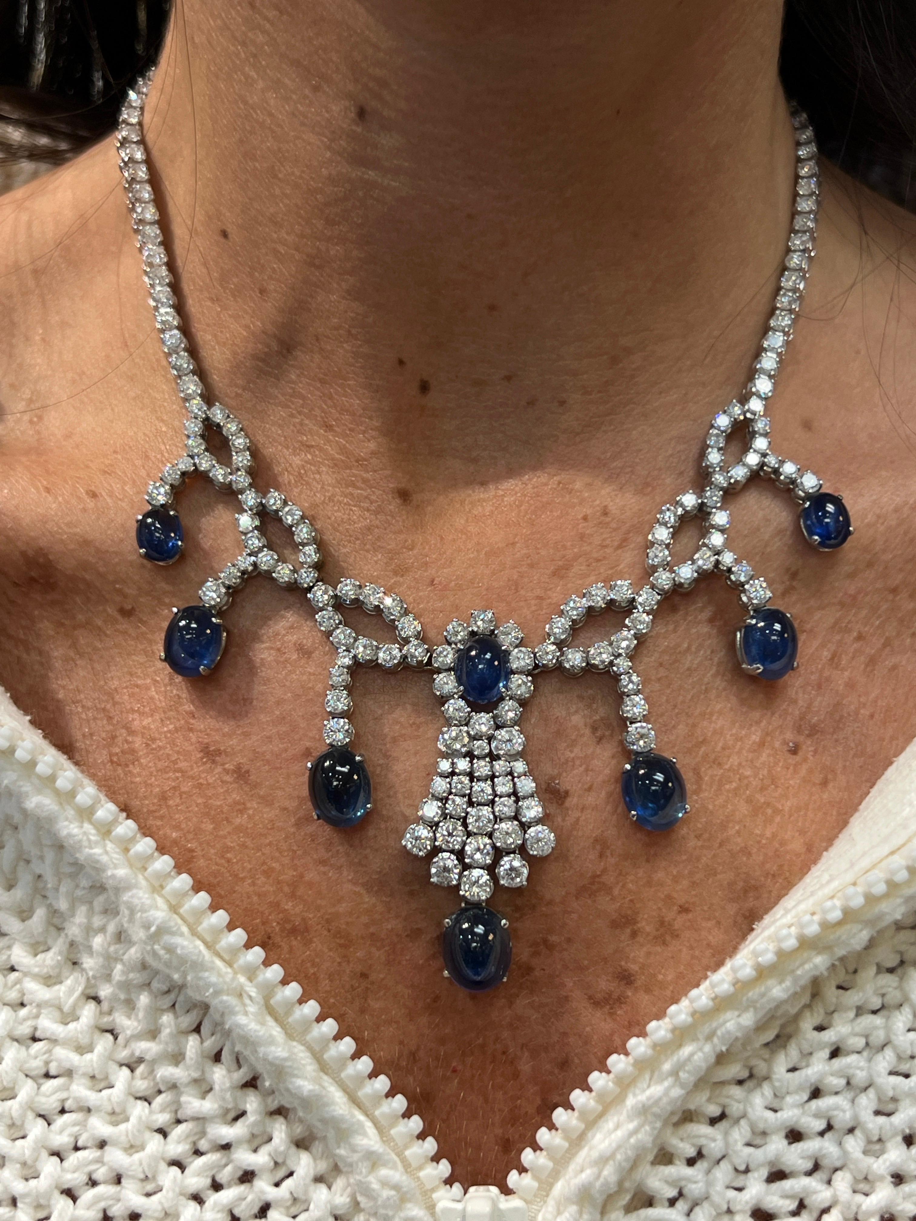 Taille mixte Collier saphir cabochon et diamant en vente
