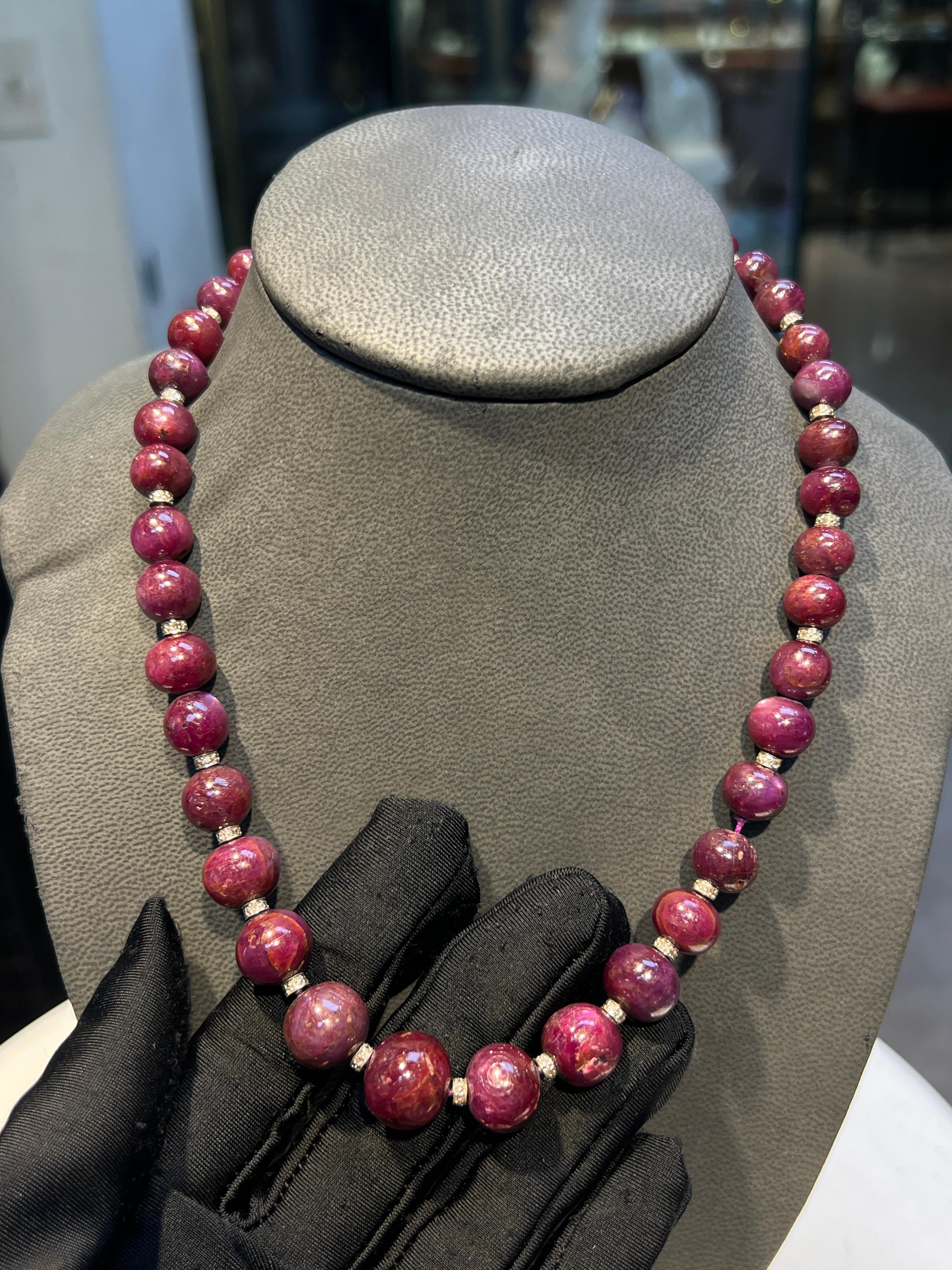 Ruby Bead Necklace In Excellent Condition For Sale In New York, NY